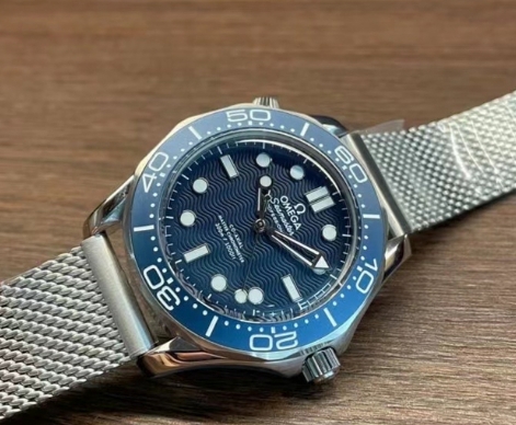 為什么歐米茄手表表蒙有灰？（歐米茄表蒙有灰的原因）（圖）