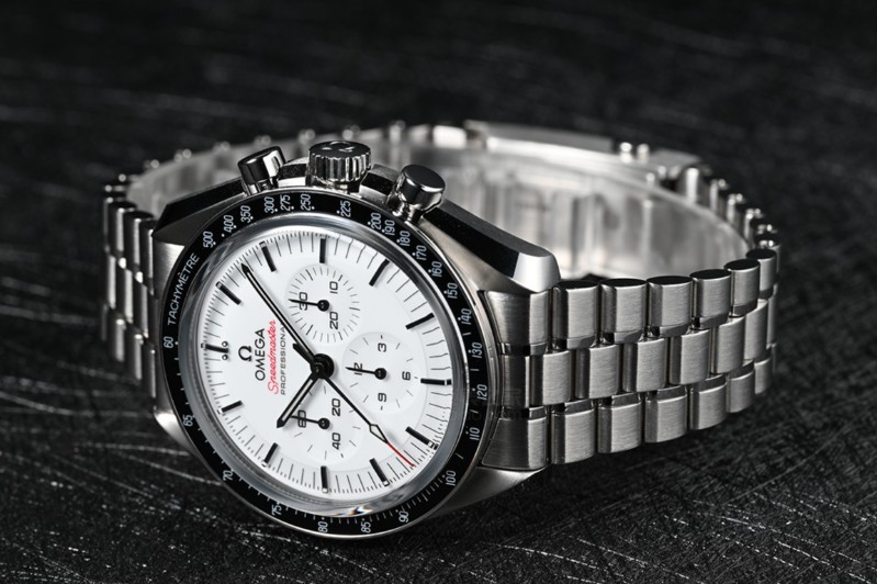 清爽解暑，心理降溫，歐米茄超霸月球表（圖）