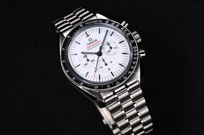 清爽解暑，心理降溫，歐米茄超霸月球表（圖）