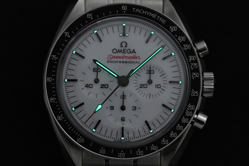 清爽解暑，心理降溫，歐米茄超霸月球表（圖）